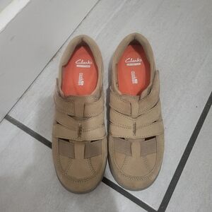 Clarks Collection Beige Womens Shoes Size 7